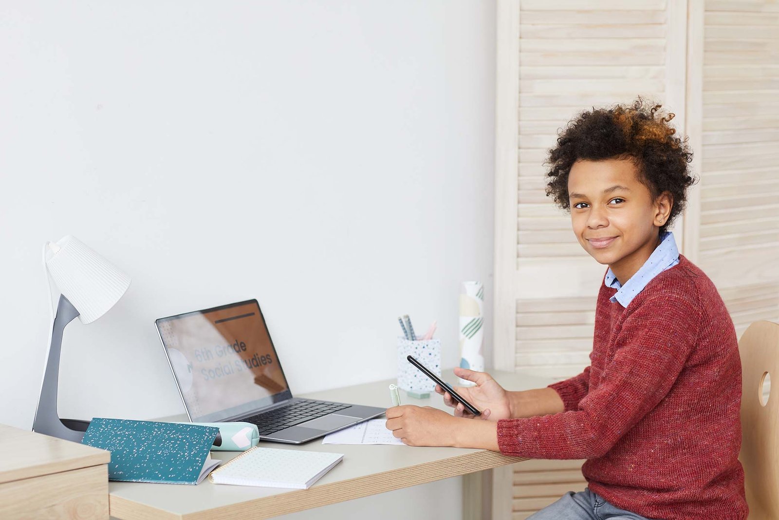 african-schoolboy-studying-2H87MNW.jpg
